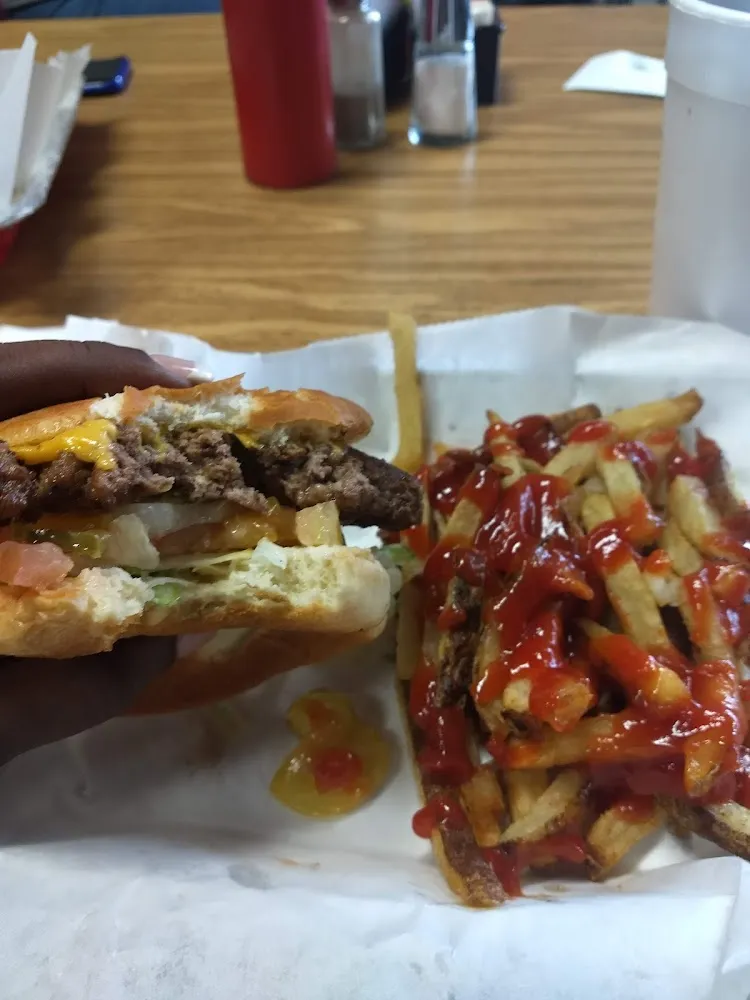 Cheeseburger with Fries